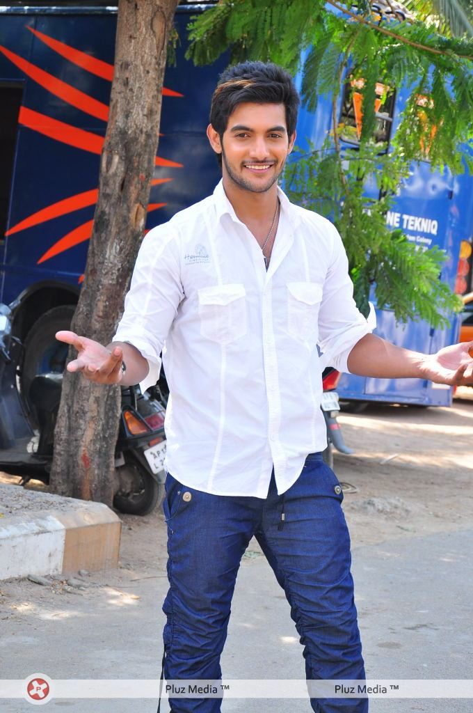 Aadi at Lovely Press Meet - Arrivals - Pictures | Picture 122215